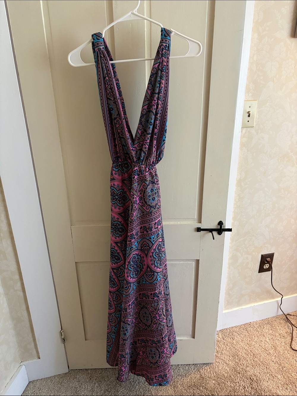 Sleeveless V-Neck Paisley Maxi Dress in Pink & Blue